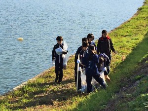 倉敷川土手の清掃②